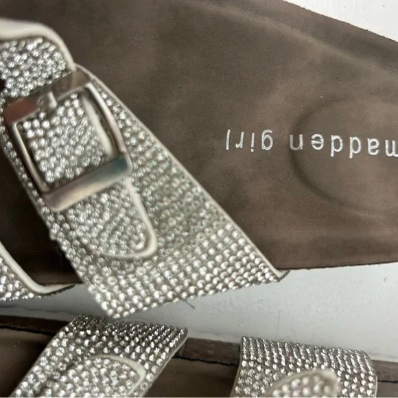 WOMEN'S MADDEN GIRL BUNNY FOOTBED SANDALS Size 10 Women
Worn maybe twice - Picture 5 of 5